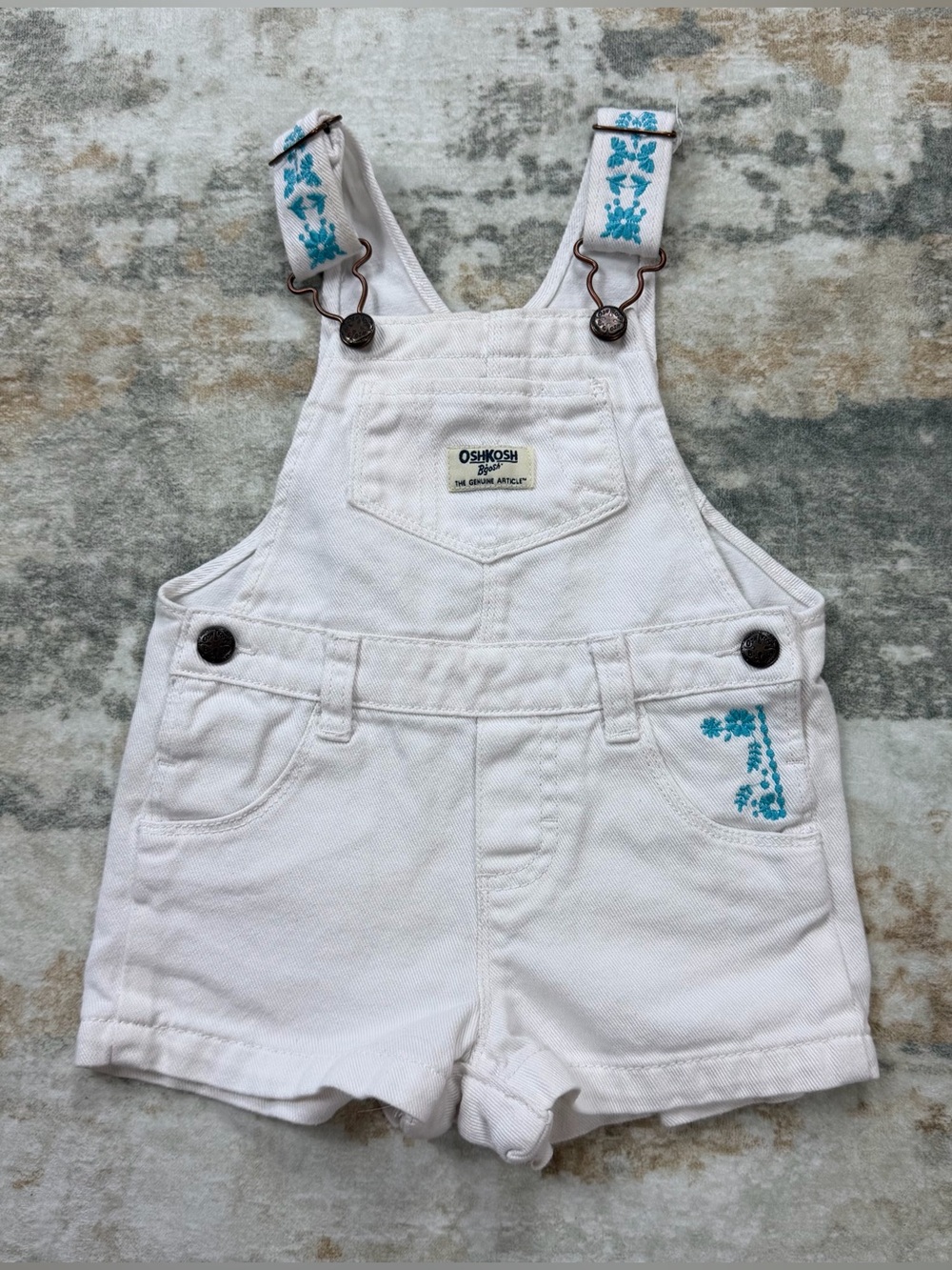 OshKosh B’gosh White embroidered Vestbak Shortall Bib Overalls size 12 months
